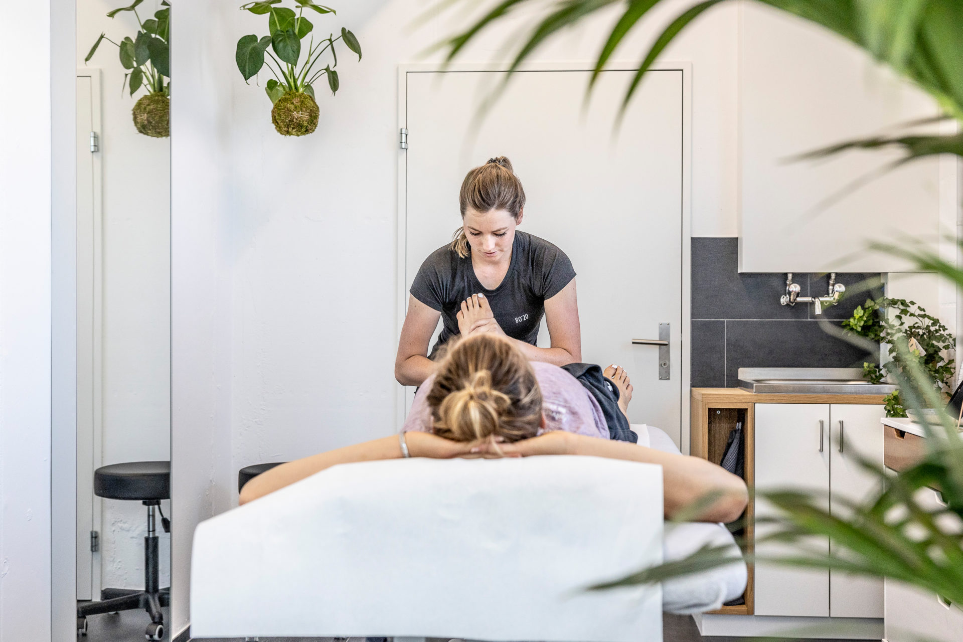 Unterseite-8020-Meditation-Fussmassage